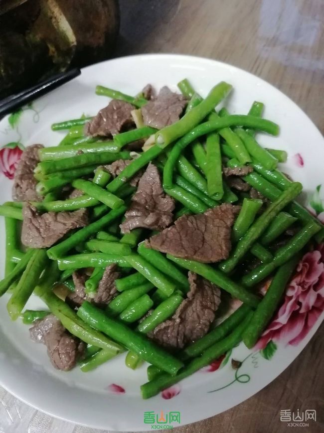 一盤豆角炒牛肉10元.